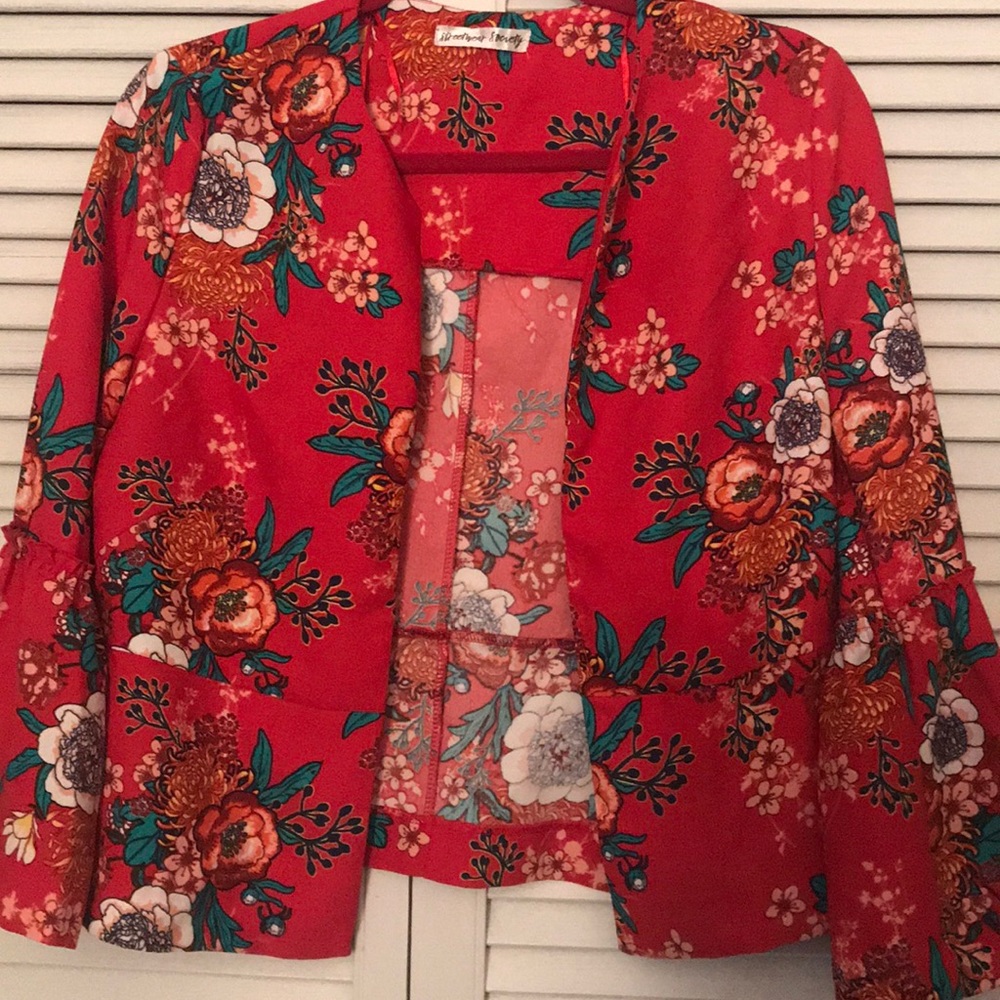 Floral wide sleeved blouse